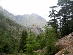 Monte Saltare et son accès par le col à gauche du sommet